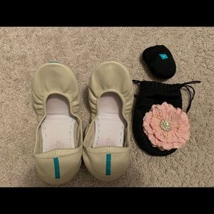 Tieks Cream Colored size 7